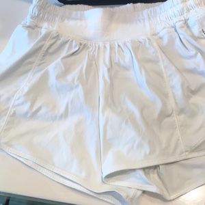 Lululemon Hotty Hot 4” low-rise short